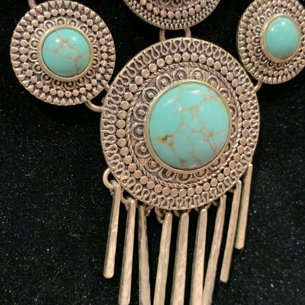 Silver toned necklace - turquoise colored & spiked detail American Indian style - Picture 3 of 11